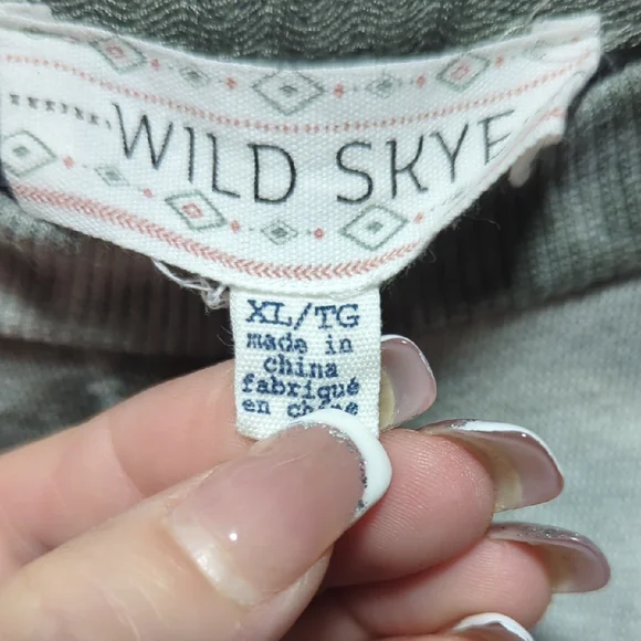 Chic Tie-Dye Cropped Sweatshirt in Gray - Picture 6 of 7